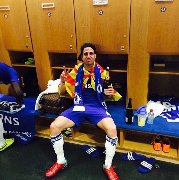 Záložník Chelsea Cesc Fábregas vyhrál s Chelsea titul hned ve své první sezoně