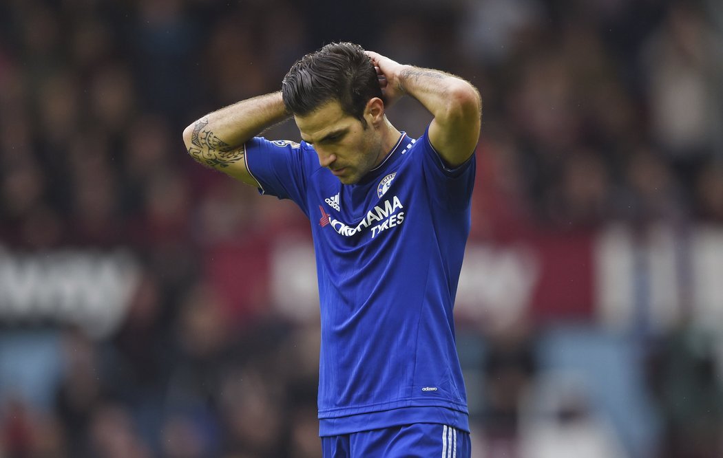 Záložník Chelsea Cesc Fábregas nemá kvůli výsledkům týmu klidné spaní