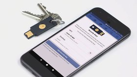 Profil na sociální síti Facebook se dá nově zabezpečit i pomocí hardwarového klíče.