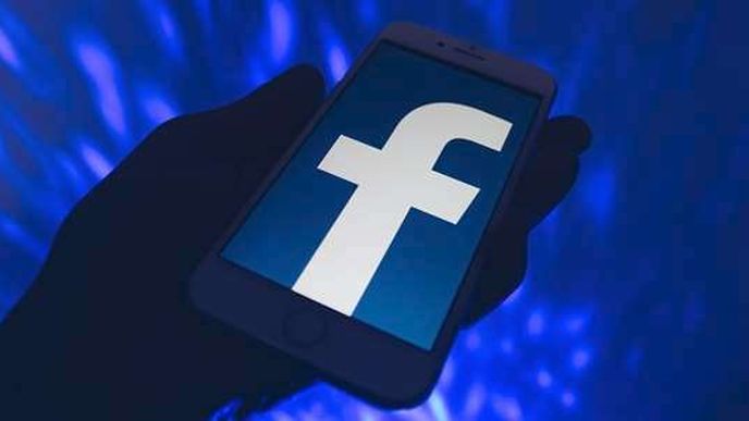 Facebook bojuje proti fakenews