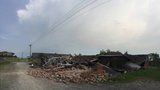 Tornádo na Náchodsku: Během dvou minut smetlo střechy i stodolu