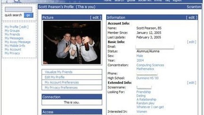 Žádné zprávy. Žádné upozornění. Žádné statusy. Žádné sdílení odkazů. A pouze jedna fotografie. Zajímavostí také je, že Facebook neměl své logo – místo loga se zobrazoval portrét Al Pacina.
