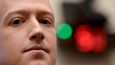 K nejtvrdším kritikům přísnějšího dohledu nad osobními údaji ze strany Applu patří zakladatel Facebooku Mark Zuckerberg.