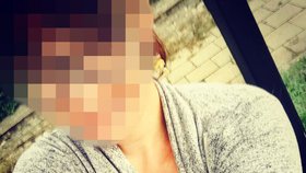 Milenka vyšetřovatele Nečesaného: K soudu nedorazila, Facebook ale plní selfíčky.