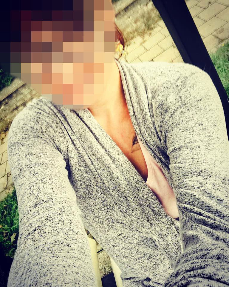 Milenka vyšetřovatele Nečesaného: K soudu nedorazila, Facebook ale plní selfíčky.