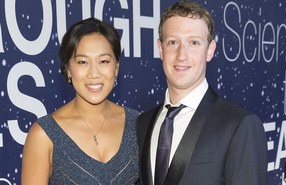 „Pan Facebook“ Mark Zuckerberg s manželkou