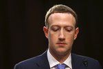 Akcie Facebooku klesly a šéf Mark Zuckerberg přišel o 640 miliard korun.