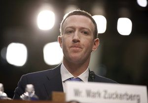 Mark Zuckerberg hasil problémy Facebooku už v minulosti