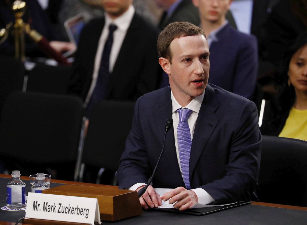 Šéf sociální sítě Facebook Mark Zuckerberg řešil v americkém Senátu zneužití dat uživatelů