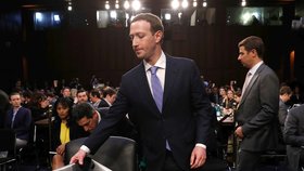 Šéf sociální sítě Facebook Mark Zuckerberg řešil v americkém Senátu zneužití dat uživatelů