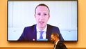 Růst amerických technologických obrů může zbrzdit snaha regulátorů omezit jejich moc - na snímku zakladatel Facebooku Mark Zuckerberg během nedávného slyšení v americkém Kongresu.