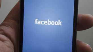 Facebook si už za rok přiložíme k uchu. Chystá prý vlastní smartphone