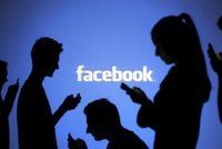 Pozor, co píšete na Facebook. Za nevhodný obsah teď hrozí až 12 let vězení