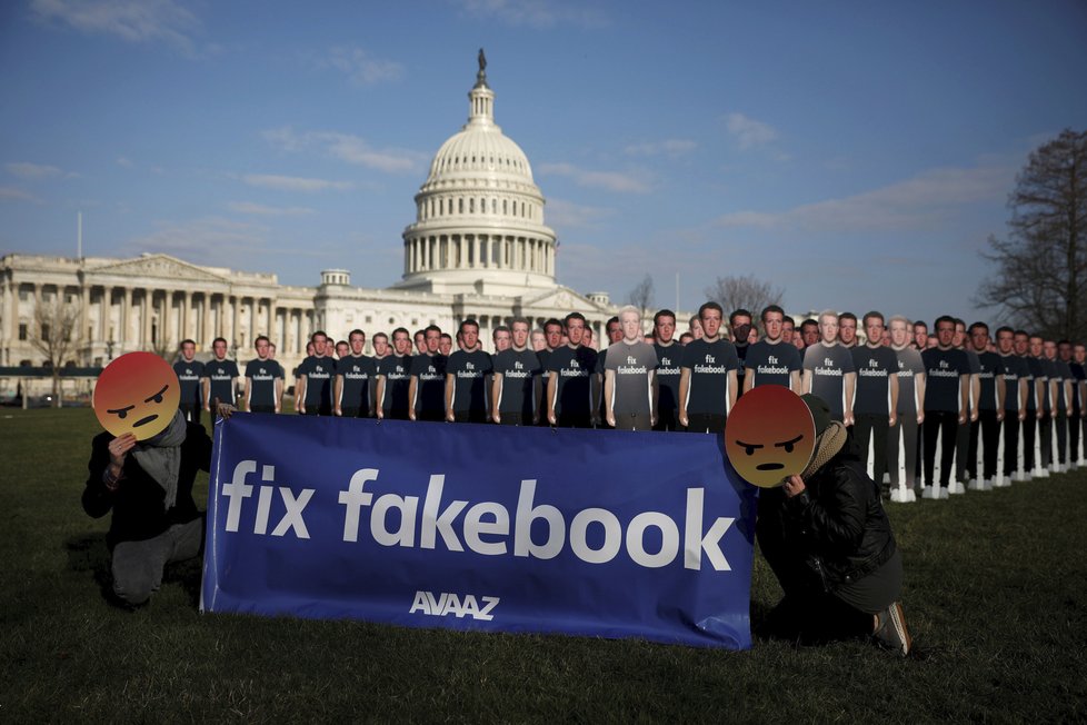 Protest ve Washingtonu za nápravu problémů Facebooku