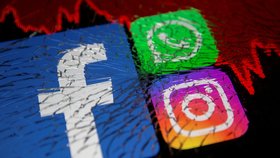 Pod firmu Facebook spadá i WhatsApp a Instagram.