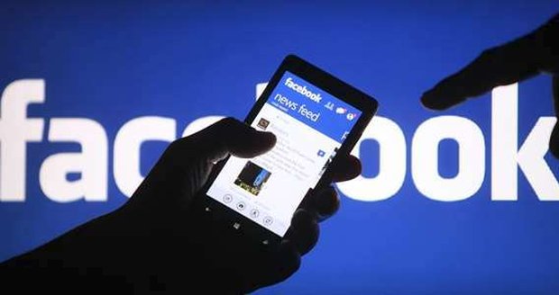 Facebook „zaklekl“ na stovky arabských účtů. Šířily propagandu