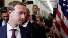 Mark Zuckerberge, zakladatel Facebooku, je nyní ve Washingtonu, kde mluví o možnostech soukromí na internetu a jeho regulace