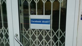 Facebook škodí! Souhlasíte, nebo nikoliv? Podívejte se, co si o tom myslí pražští středoškoláci!