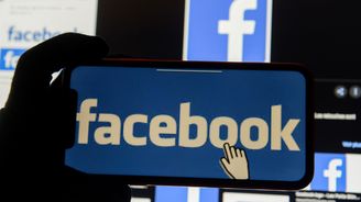 Facebook slibuje sto milionů dolarů médiím, která se kvůli pandemii potýkají s propadem inzerce