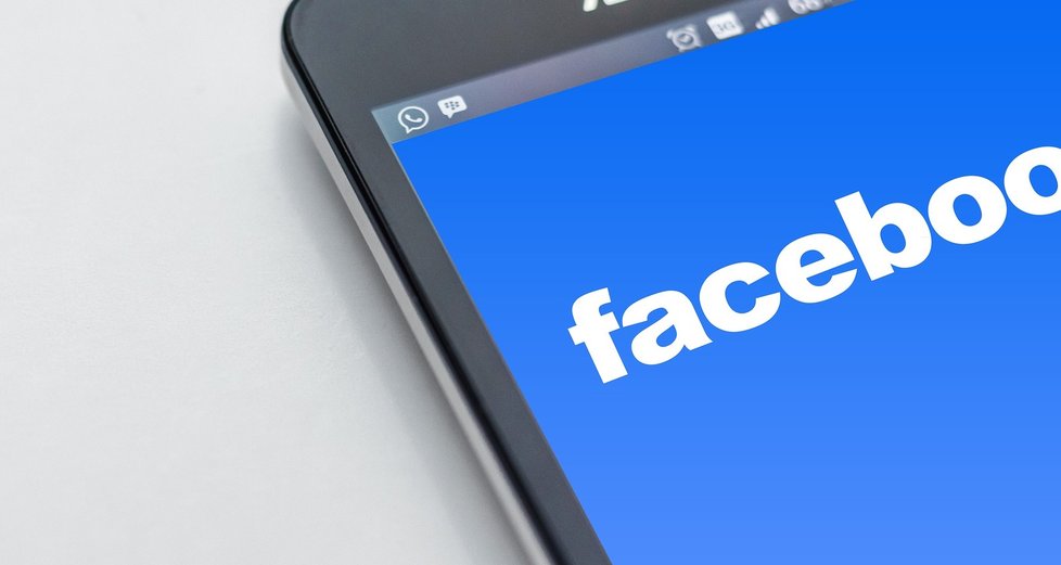 Brusel vyšetřuje, zda Facebook nezneužívá svého postavení na trhu reklamy.