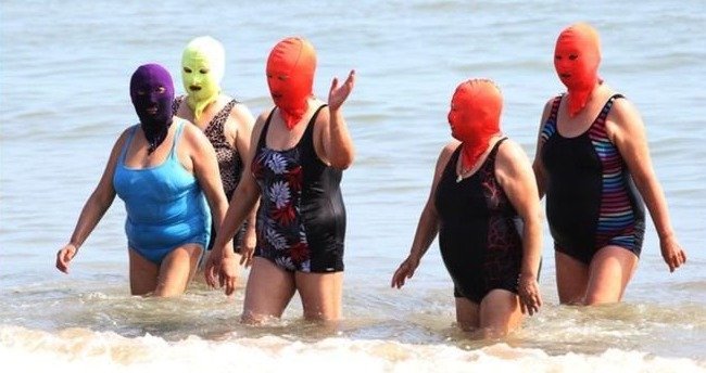 V Číně si ženy oblíbily neobvyklý typ plavek.