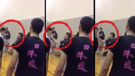 Trenér basketbalu uštědřil na jedné japonské střední škole studentovi celkem 13 poličků za 16 vteřin.