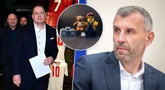 Fandové cupují amatérský marketing reprezentace: Proberte se, ostudy! Fandové cupují amatérský marketing reprezentace: Proberte se, ostudy!