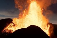 Na Islandu znovu vybuchla sopka: Fagradalsfjall chrlí žhavou lávu