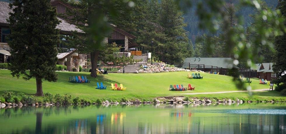 Resort Fairmont Jasper National Park v Kanadě.