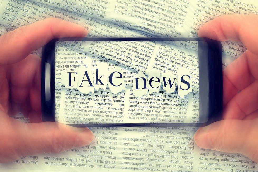 Fake news, tedy nepravdivé informace, se po Twitteru šíří rychleji, než pravda. Zjistili to američtí vědci