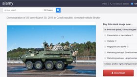 30. března 2015 Obrněnec Stryker při průjezdu Českou republikou na cestě ze cvičení armád NATO Sabre Strike v Pobaltí zpět na německou základnu ve Vilsecku. Snímek nabízí k zakoupení fotobanka Alamy.