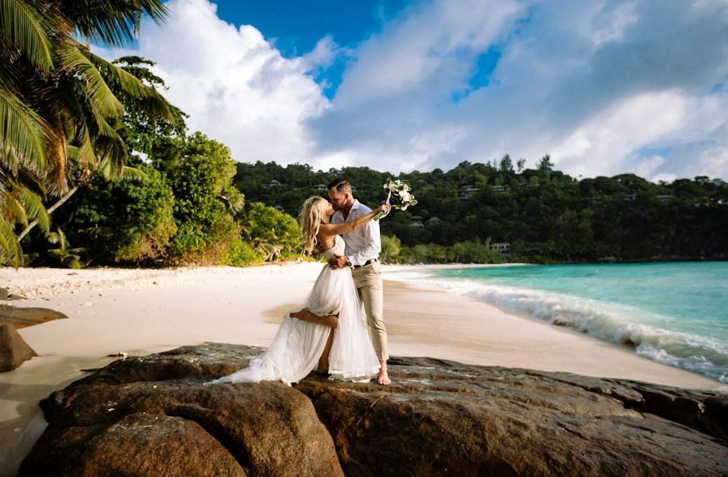 Radek Faksa a jeho krásná snoubenka Dominika se vzali na Seychelách