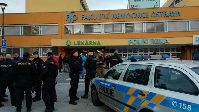 Policejní zásah ve FN Ostrava, kde se střílelo
