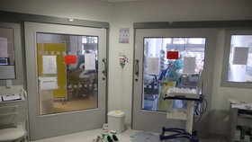 Pohled na ARO s pacienty covid19 v Anesteziologicko-resiscitační klinice Fakultní nemocnice u svaté Anny v Brně.