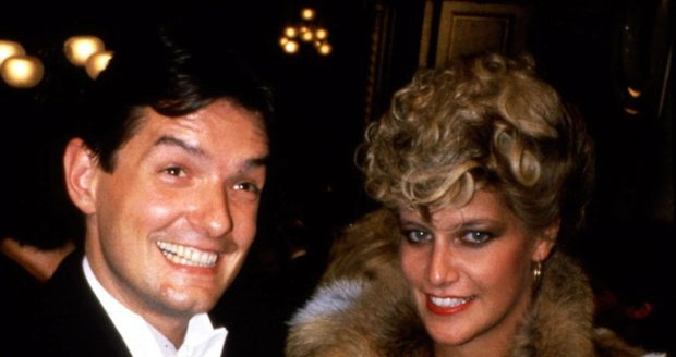 Zpěvák Falco, narozený jako Johann Hoelzel, s tehdejší přítelkyní Isabellou v 80. letech