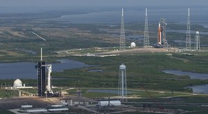 Tlačenice na Mysu Canaveral: Setkání dvou raket na startovacích rampách 