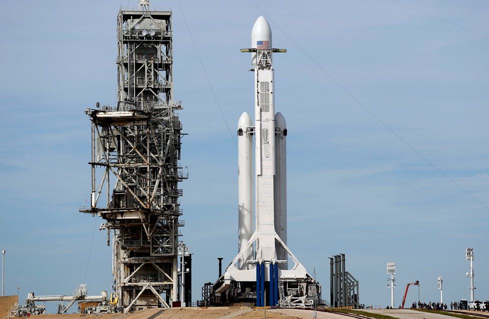 V úterý 6.2. 2018 proběhl test nejtěžší rakety světa Falcon Heavy od společnosti SpaceX