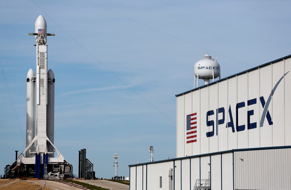 V úterý 6.2. 2018 proběhl test nejtěžší rakety světa Falcon Heavy od společnosti SpaceX.