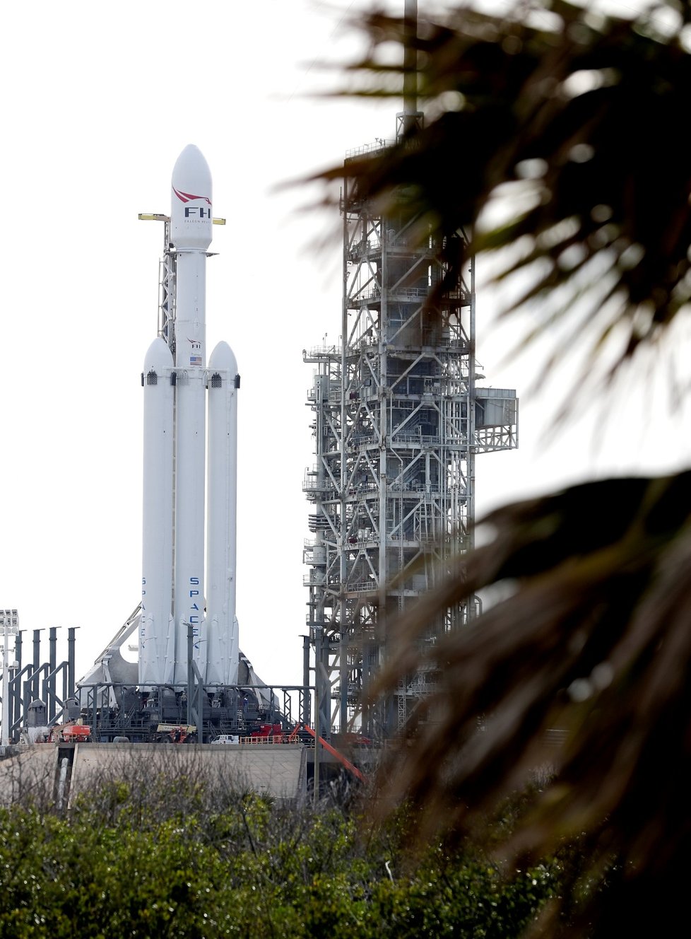 V úterý 6. 2. 2018 proběhl test nejtěžší rakety světa Falcon Heavy od společnosti SpaceX.