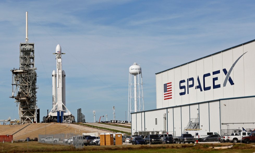 V úterý 6.2. 2018 proběhl test nejtěžší rakety světa Falcon Heavy od společnosti SpaceX