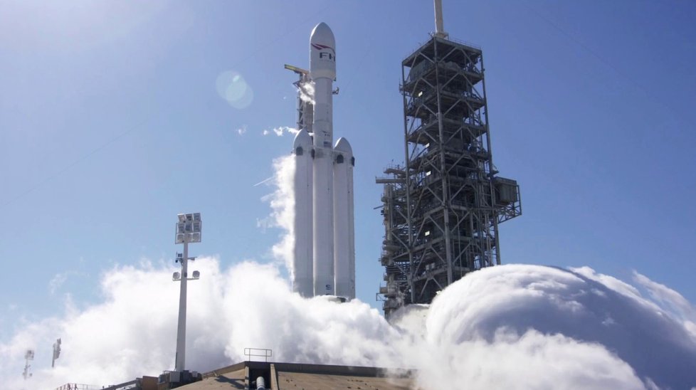 V úterý 6. 2. 2018 proběhl test nejtěžší rakety světa Falcon Heavy od společnosti SpaceX.