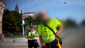 Falešný kolega: Strážníci v Brně odhalili mladíka v uniformě pražské městské policie