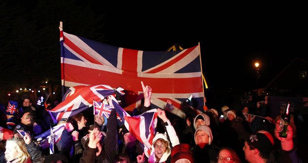 Téměř sto procent obyvatel Falkland chce zůstat pod Británií.