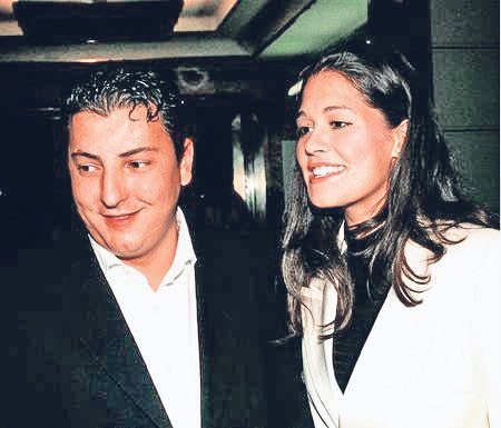 Faltýnová s exotickým milencem Ázou v roce 2004