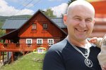 V Krkonoších teď bydlí, ale zpěvák a textař Lou Fanánek Hagen (48) si je oblíbil už jako dítě.