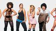 SPICE GIRLS. Když Spice Girls vyjely v letech 2007 a 2008 na turné u příležitosti krátkého obnovení kapely, bylo jasné, že jejich původní, teenagerské publikum trochu zestárlo. Ale teprve Mollison do detailu ukázal jak. Někdy to není právě hezký pohled.