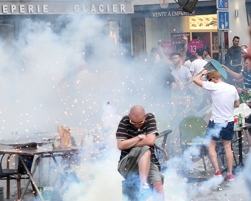 Před třemi lety na ME ve Francii vypukla válka o Marseille mezi fanoušky Anglie a Ruska