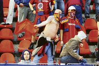 Galerie primitivů: Vyžeňte je ze stadionů!
