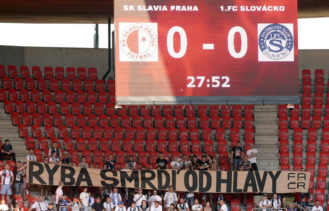 Hostující fanoušci Slovácka odešli ze stadionu.