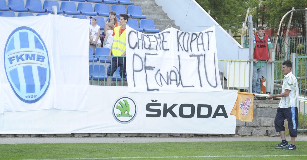 Vzkaz mladoboleslavských fanoušků: Chceme kopat PE(na)LTU